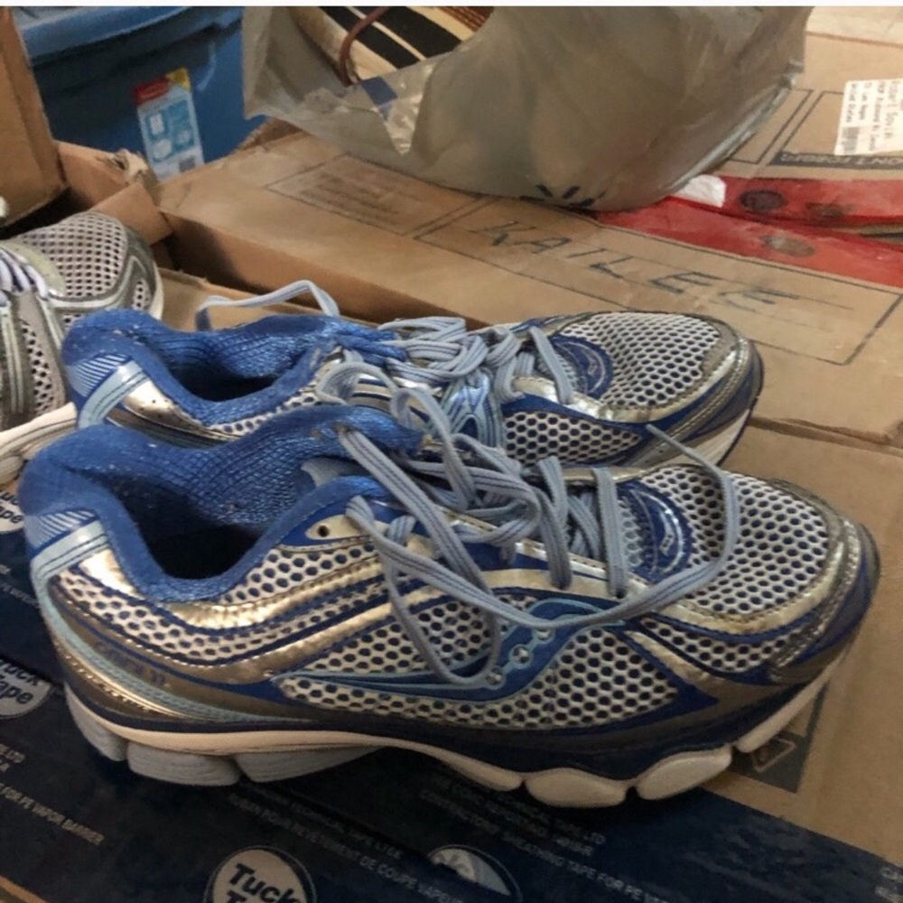 Saucony Runners - Picture 2 of 4
